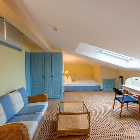 Grand Hotel Binz Exterior foto A room at the hotel