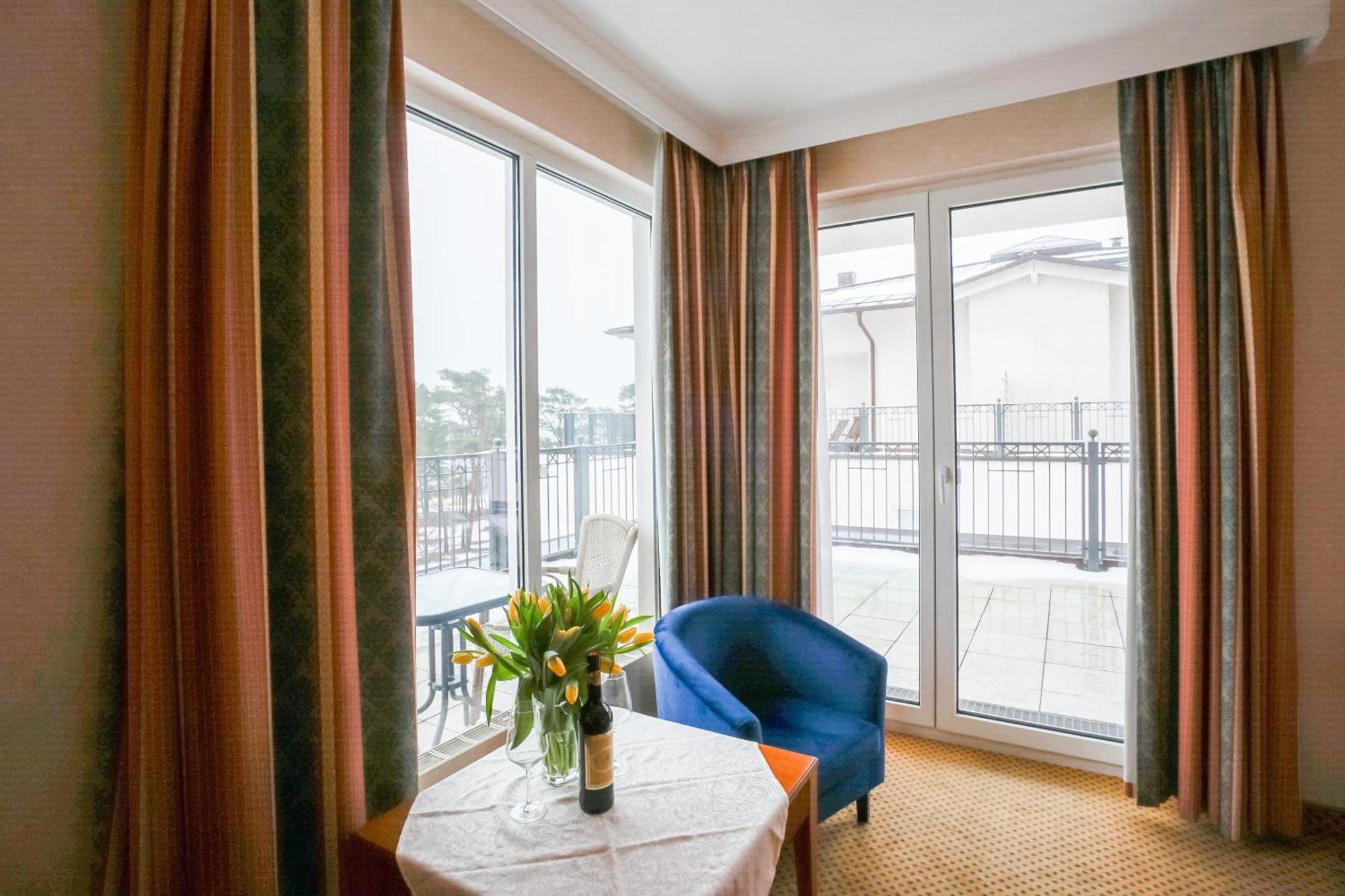 Grand Hotel Binz Exterior foto A room at the hotel