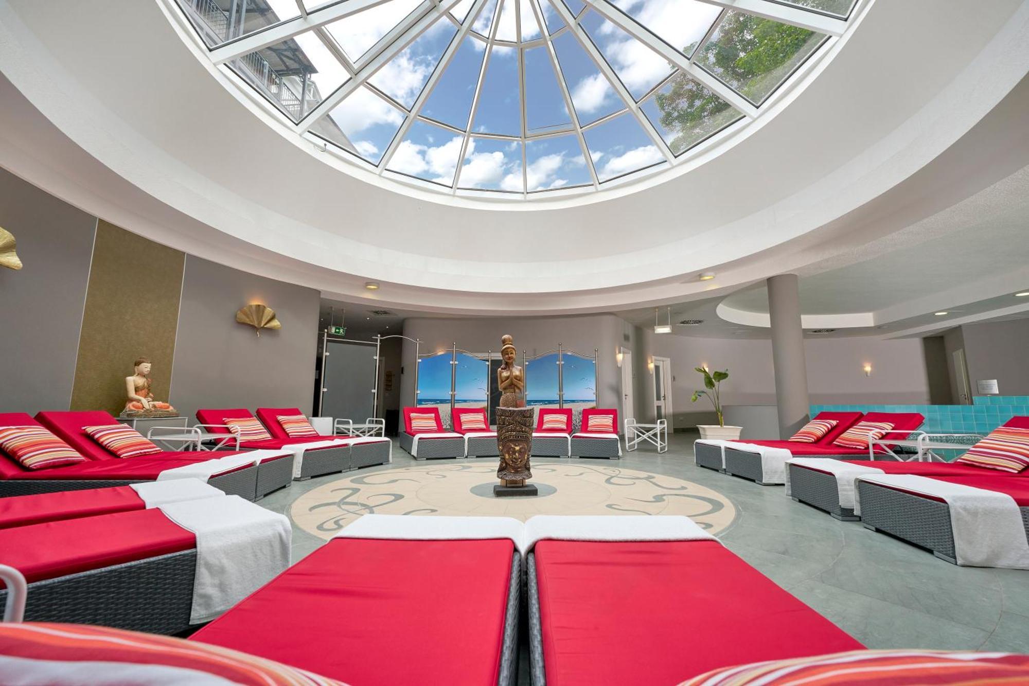 Grand Hotel Binz Exterior foto The spa at the Hotel