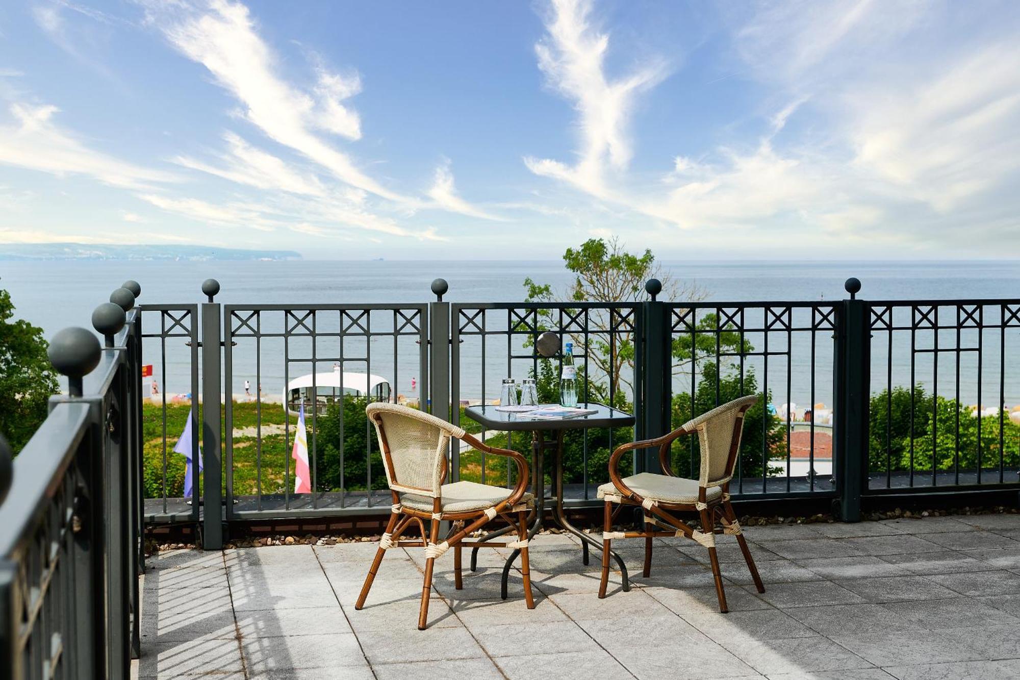 Grand Hotel Binz Exterior foto A balcony