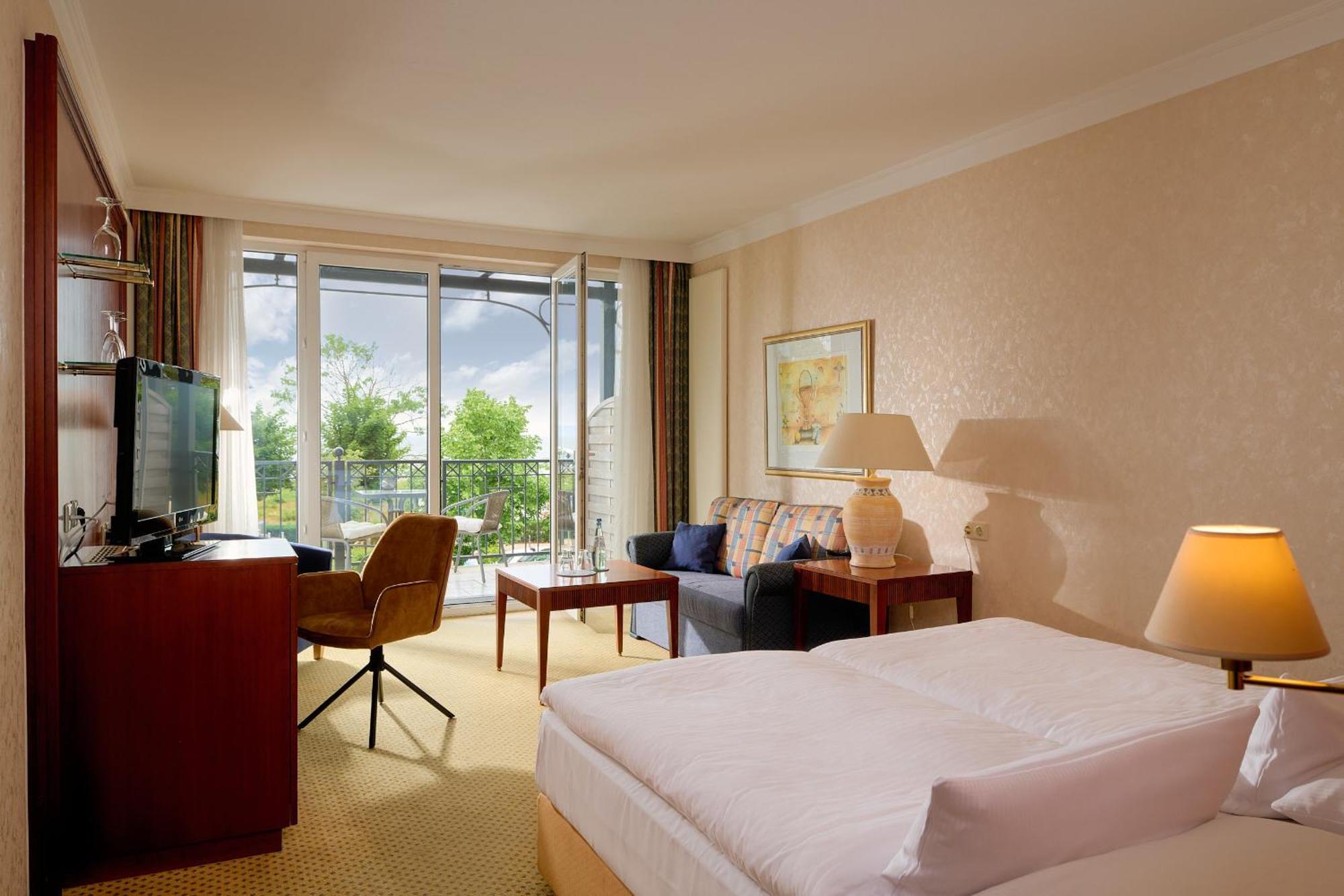 Grand Hotel Binz Exterior foto A room at the InterContinental Wien
