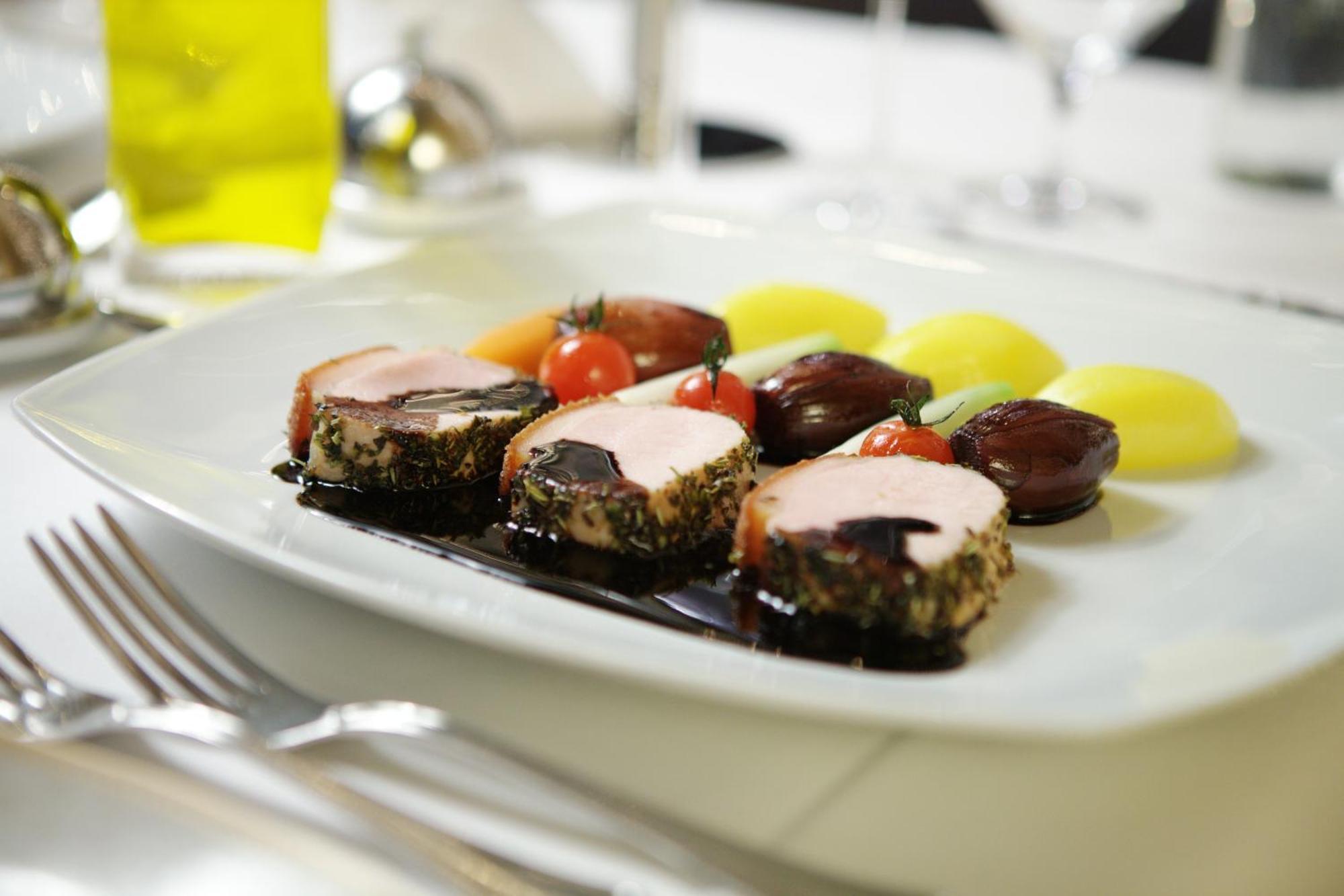Grand Hotel Binz Exterior foto A plate of pork tenderloin