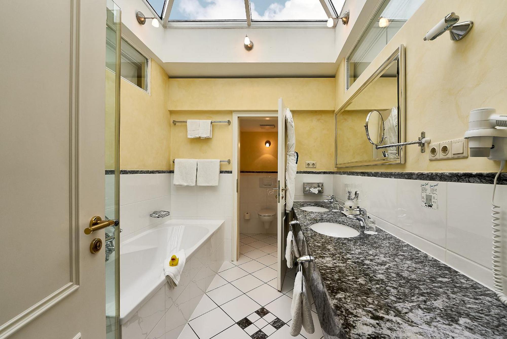 Grand Hotel Binz Exterior foto Bathroom