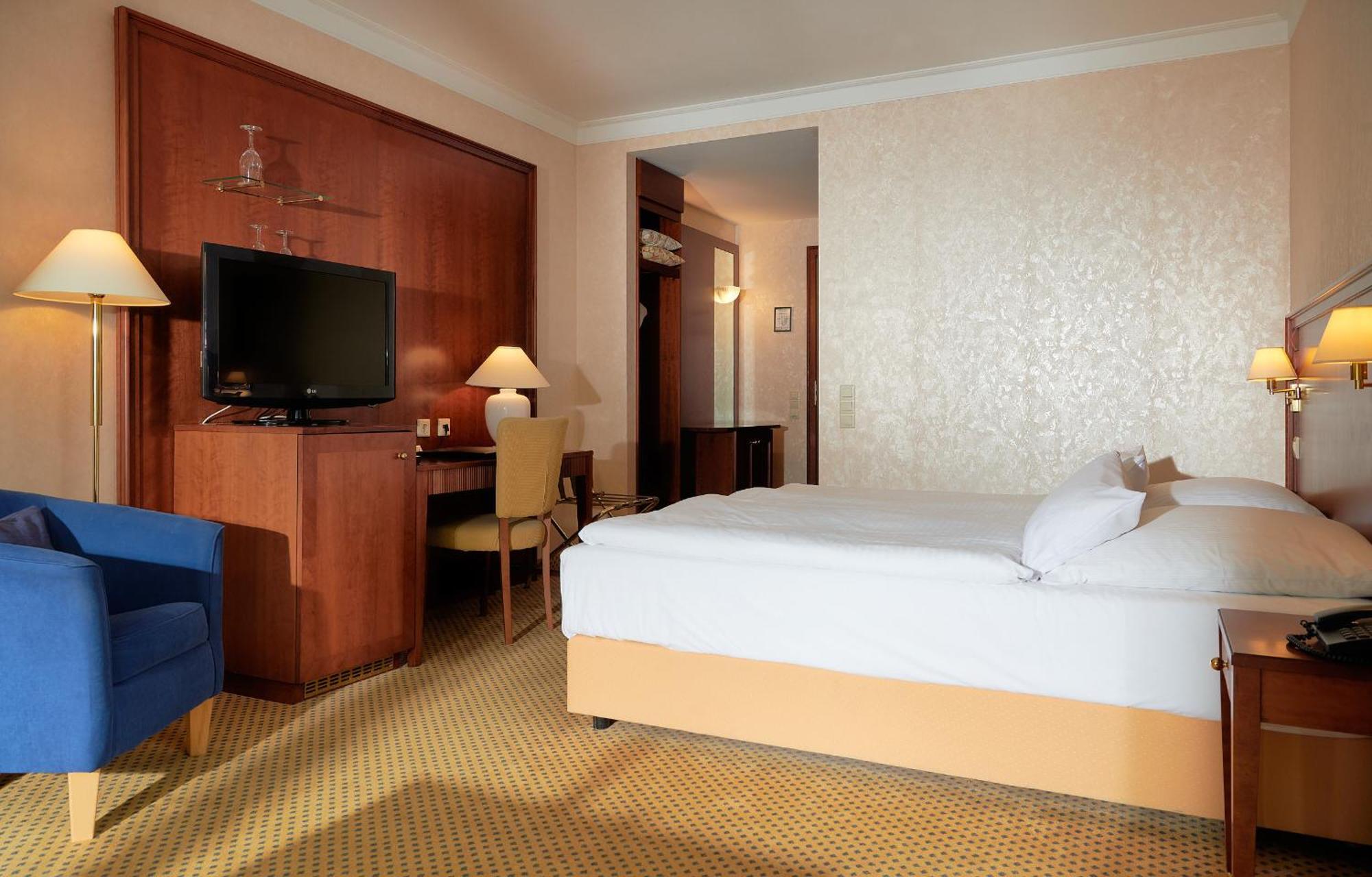Grand Hotel Binz Exterior foto A typical room at the hotel