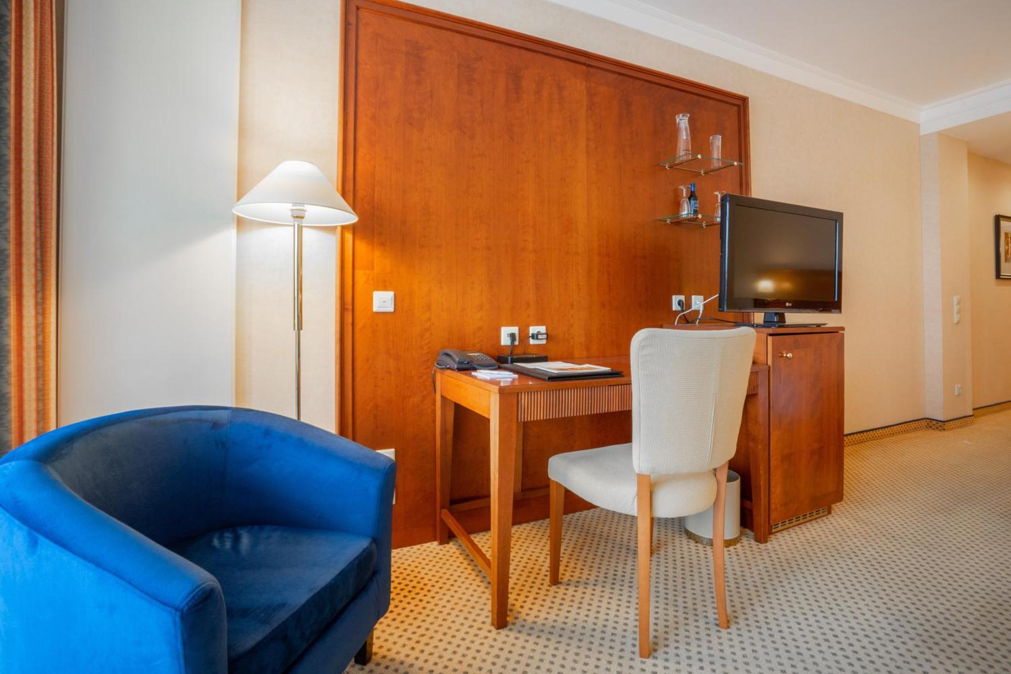 Grand Hotel Binz Exterior foto A room at the hotel