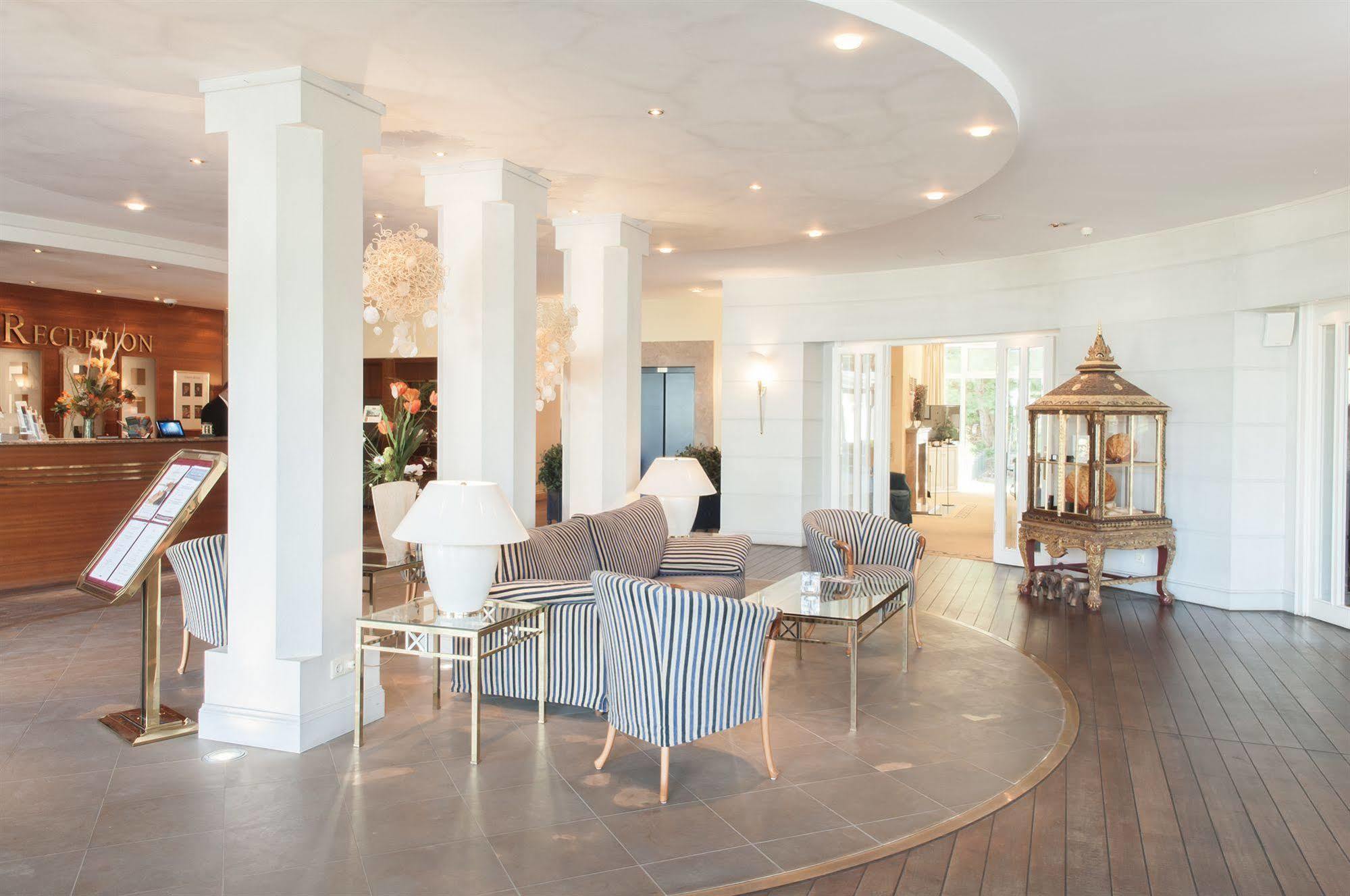 Grand Hotel Binz Exterior foto The lobby of the hotel