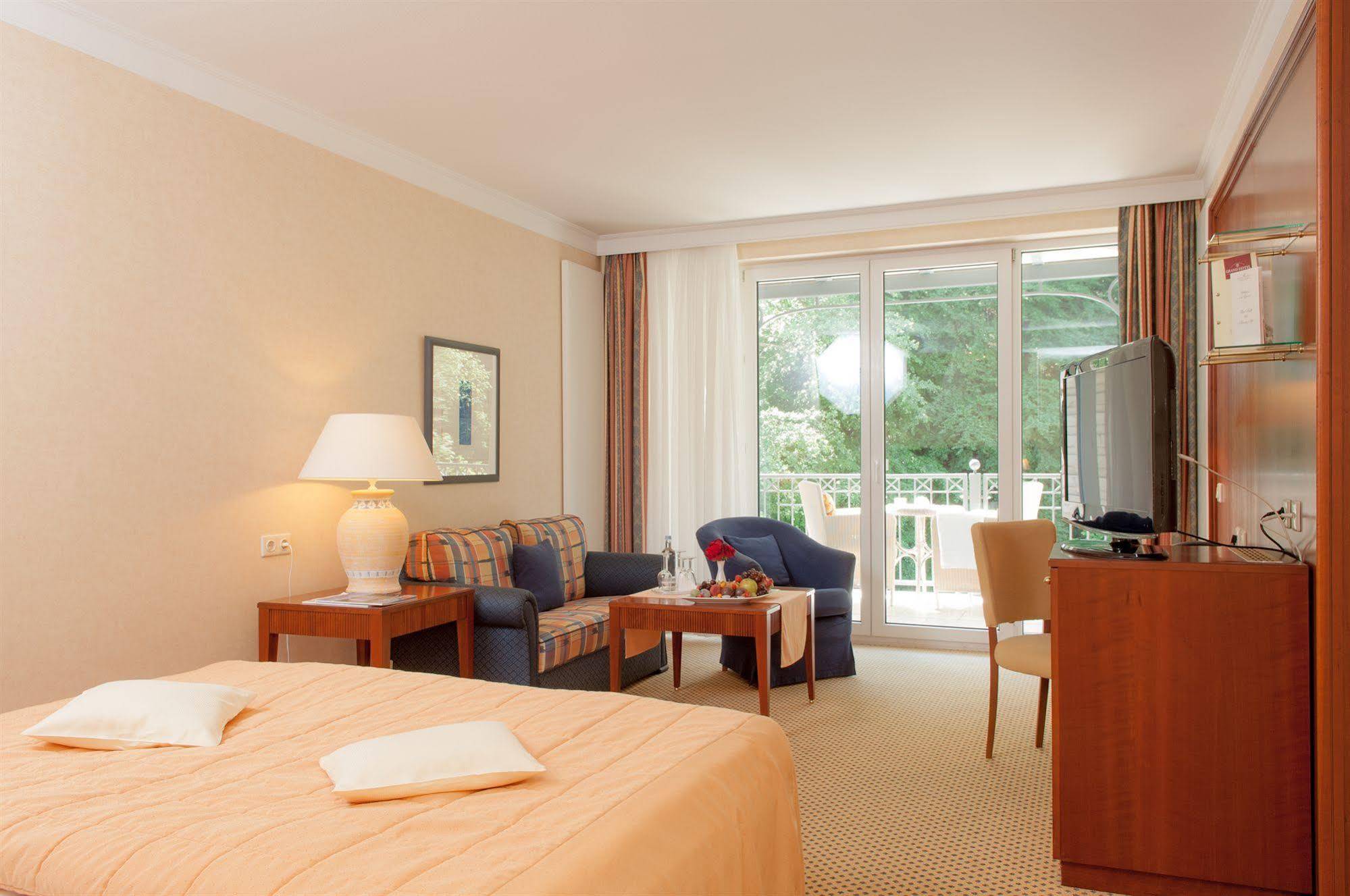 Grand Hotel Binz Exterior foto A typical hotel room